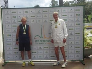 Tênis perde John Powless