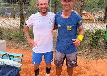 Carlos Oliveira está na semifinal MS45 do mundial de Masters Tenis em Portugal